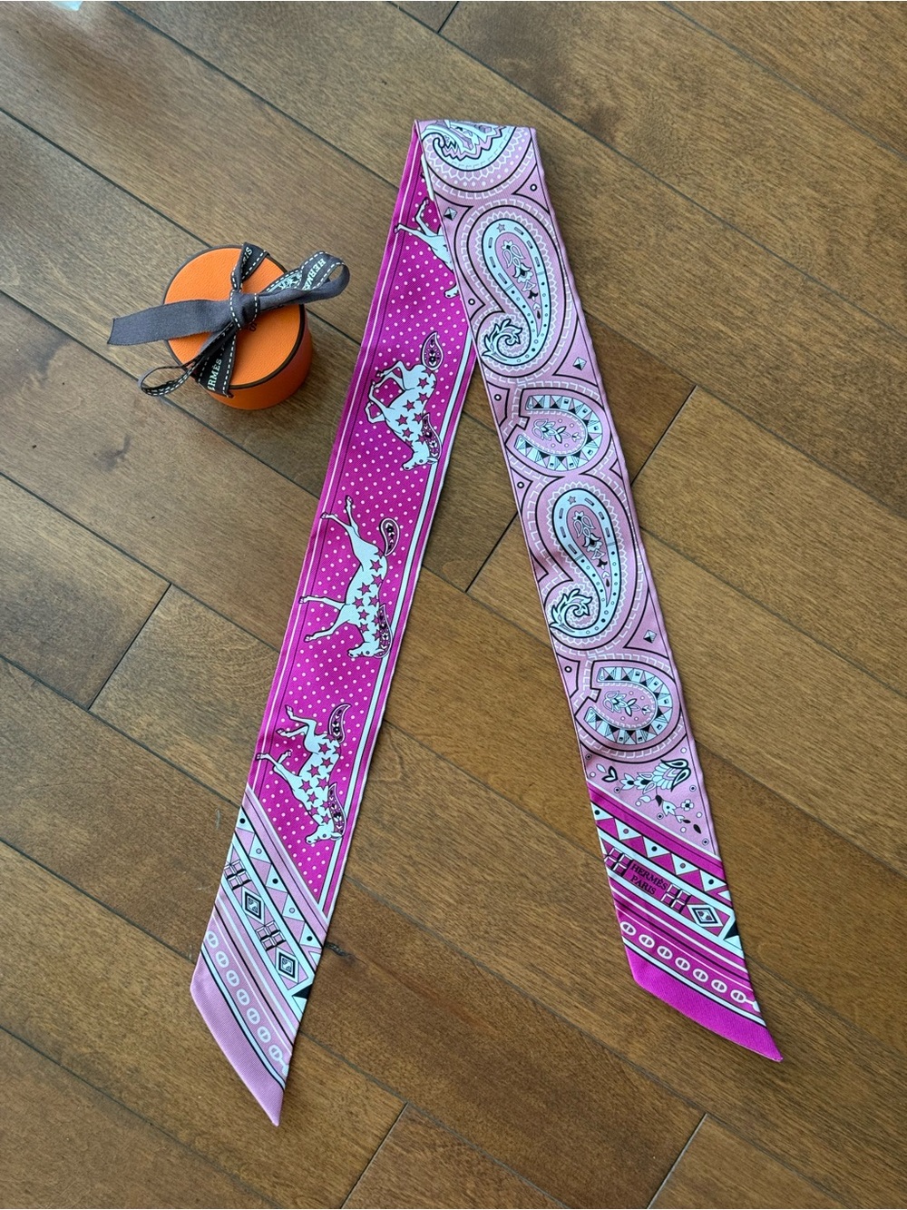 Hermes Cheval de Coeur Bandana Twilly Silk Scarf - Pink and white